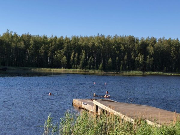 8_people_swim_in_lake