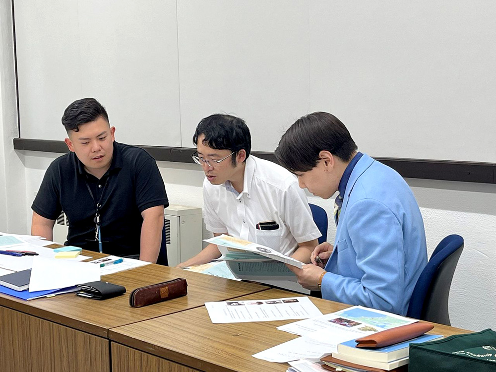 創設に関わる人物の事前学習の内容をもとにグループワーク