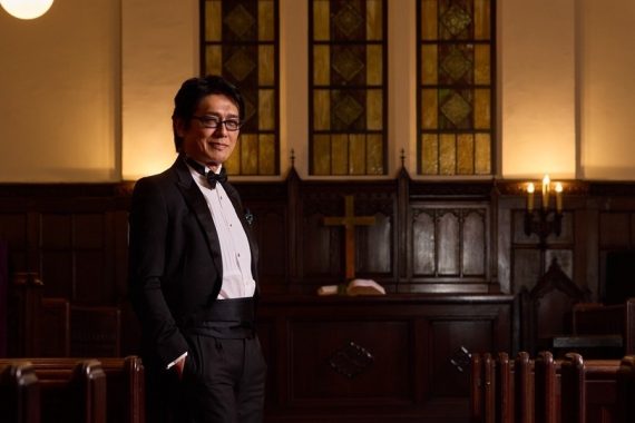 青山で芽吹き、仕事の中で育まれた「誰かのために」の精神〈校友・高橋克典さん〉